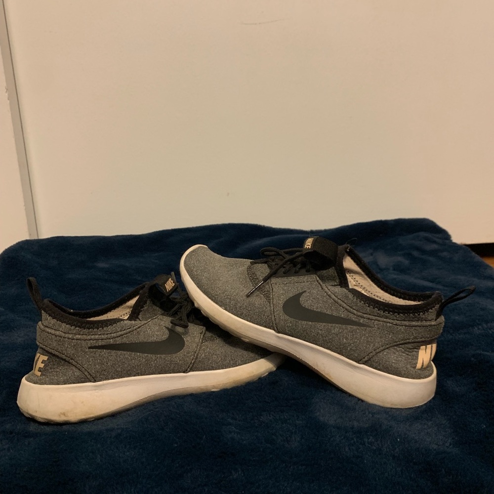 Nike tennis shoes